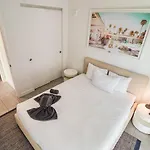 Spacious Downtown Apt Sleeps 4